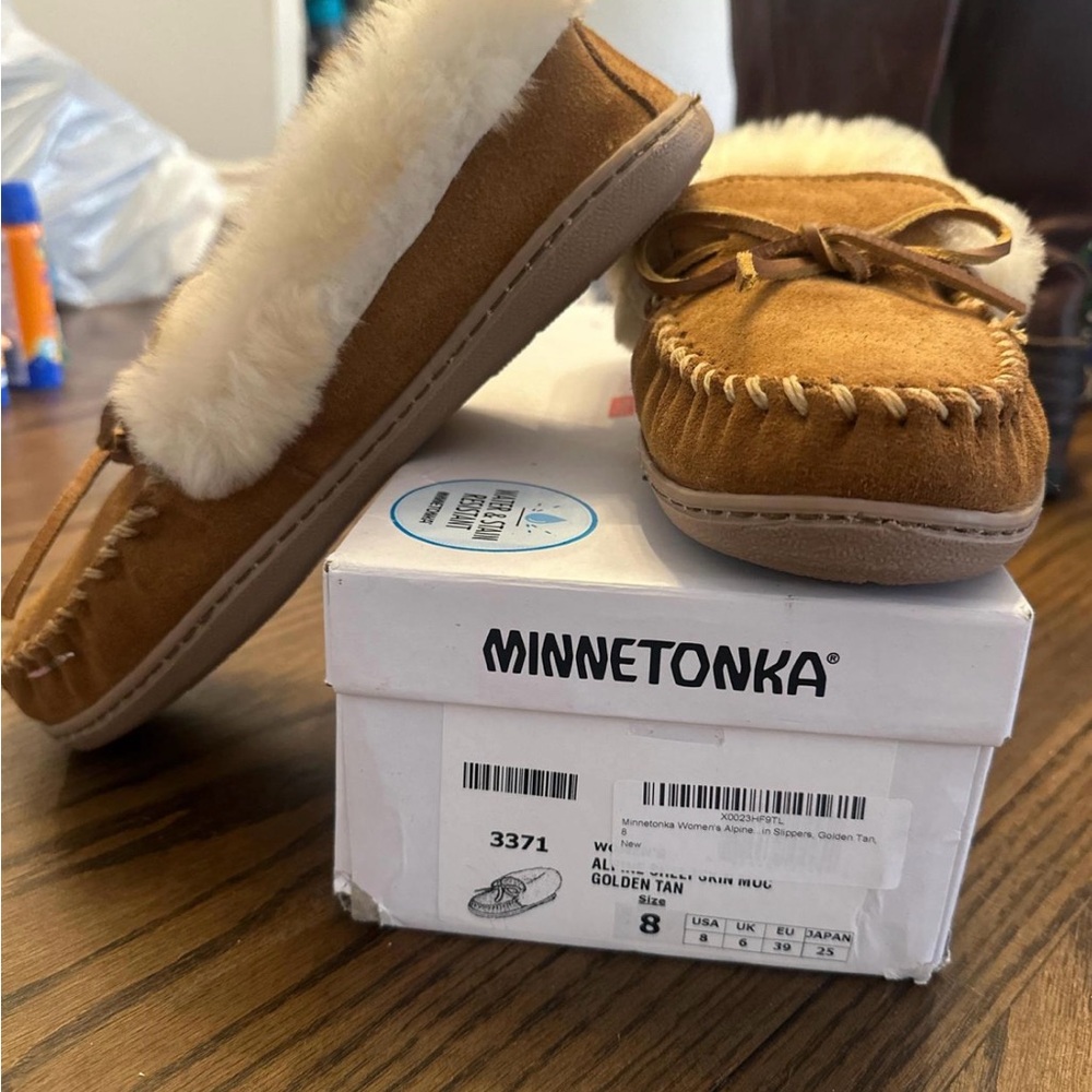 Minnetonka Women’s Tan Moccasin Slippers